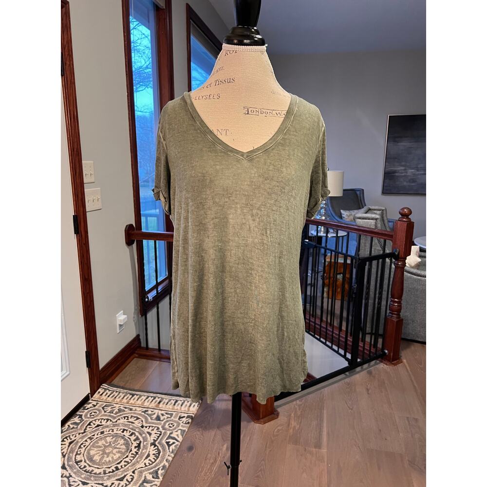 Love 8 3 Women's V Neck Green/Gray Shirt Rayon Spandex Size M EUC